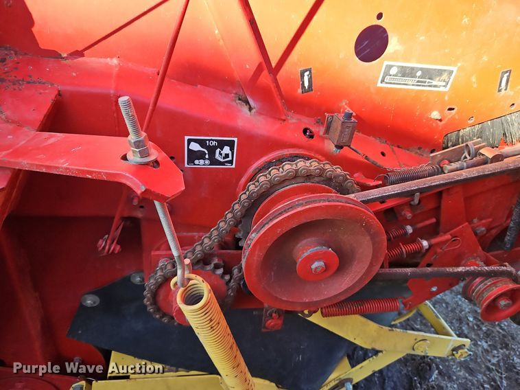 image for item DN7046 New Holland 664  round baler