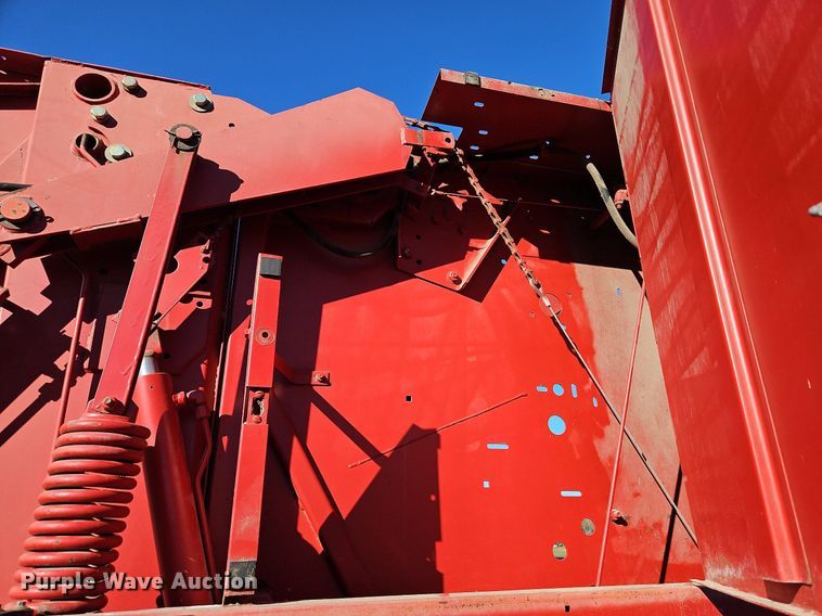 image for item DN7046 New Holland 664  round baler