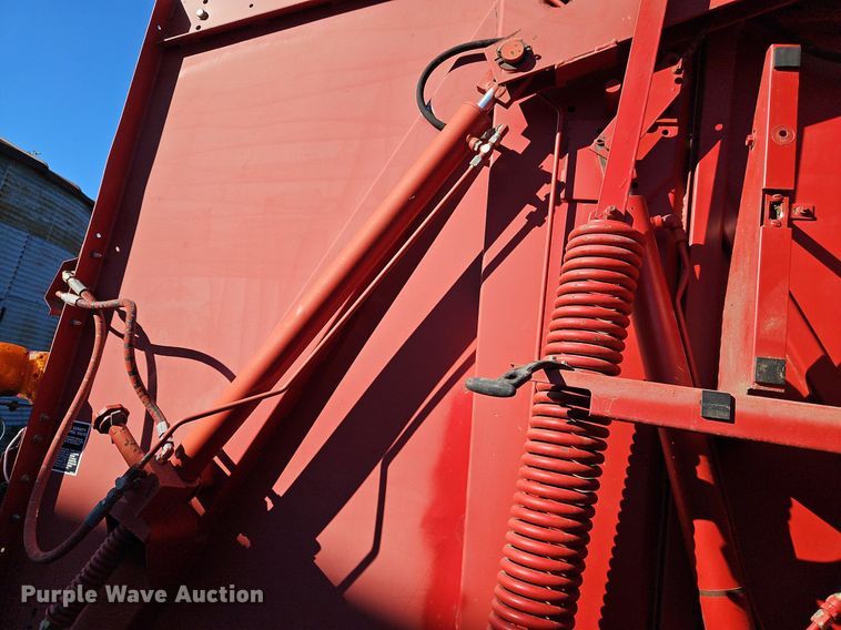 image for item DN7046 New Holland 664  round baler