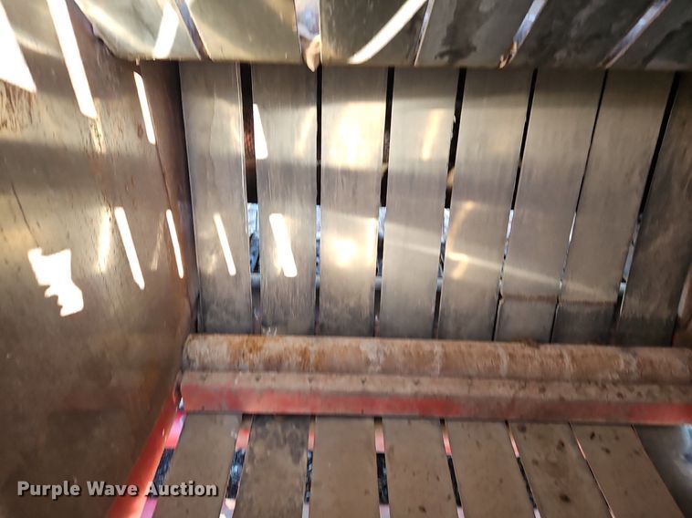 image for item DN7046 New Holland 664  round baler