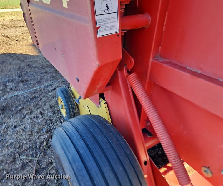 image for item DN7046 New Holland 664  round baler
