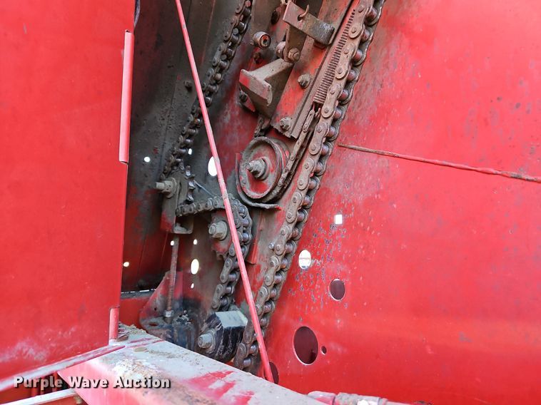 image for item DN7046 New Holland 664  round baler