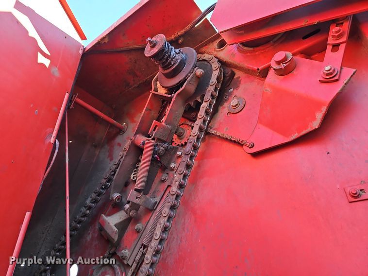 image for item DN7046 New Holland 664  round baler