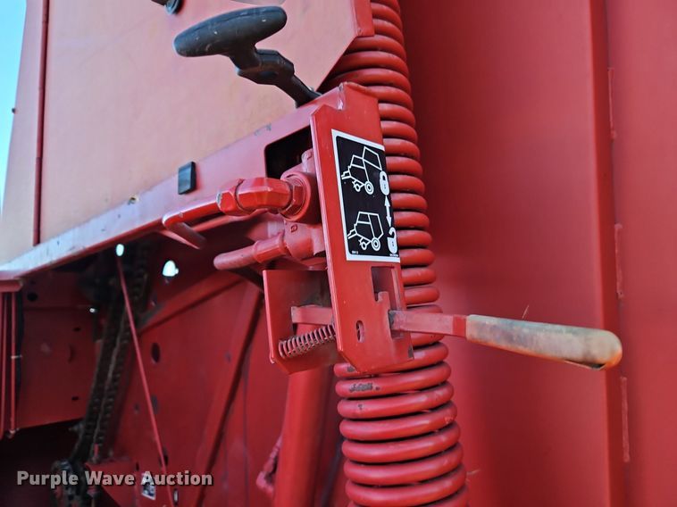 image for item DN7046 New Holland 664  round baler