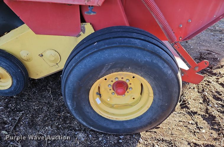 image for item DN7046 New Holland 664  round baler