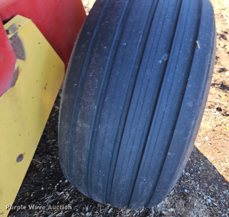 image for item DN7046 New Holland 664  round baler