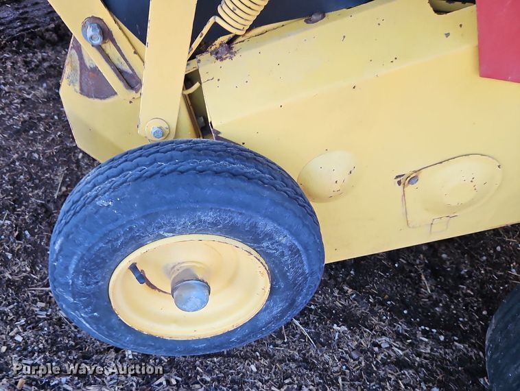 image for item DN7046 New Holland 664  round baler