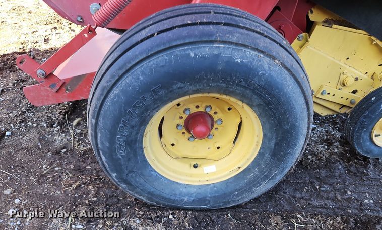 image for item DN7046 New Holland 664  round baler