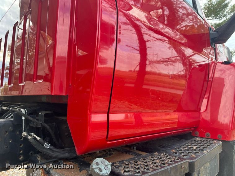 image for item DP2122 2004 Chevrolet C7500  fertilizer delivery truck