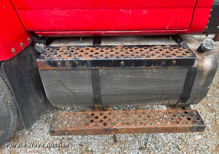 image for item DP2122 2004 Chevrolet C7500  fertilizer delivery truck