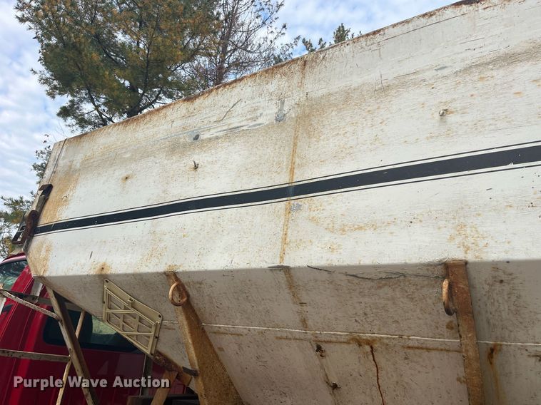 image for item DP2122 2004 Chevrolet C7500  fertilizer delivery truck