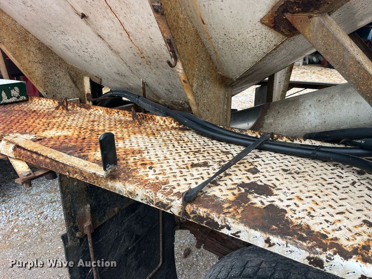 image for item DP2122 2004 Chevrolet C7500  fertilizer delivery truck