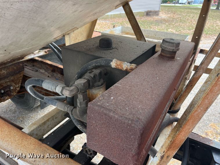 image for item DP2122 2004 Chevrolet C7500  fertilizer delivery truck