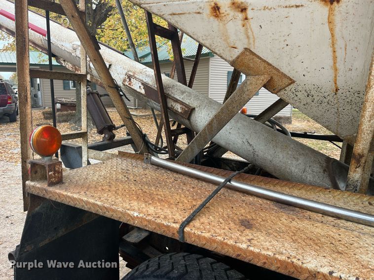 image for item DP2122 2004 Chevrolet C7500  fertilizer delivery truck