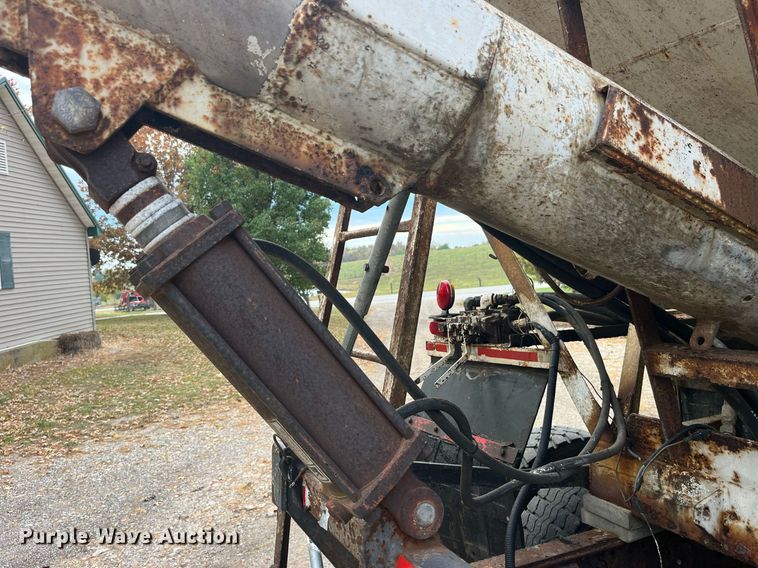 image for item DP2122 2004 Chevrolet C7500  fertilizer delivery truck