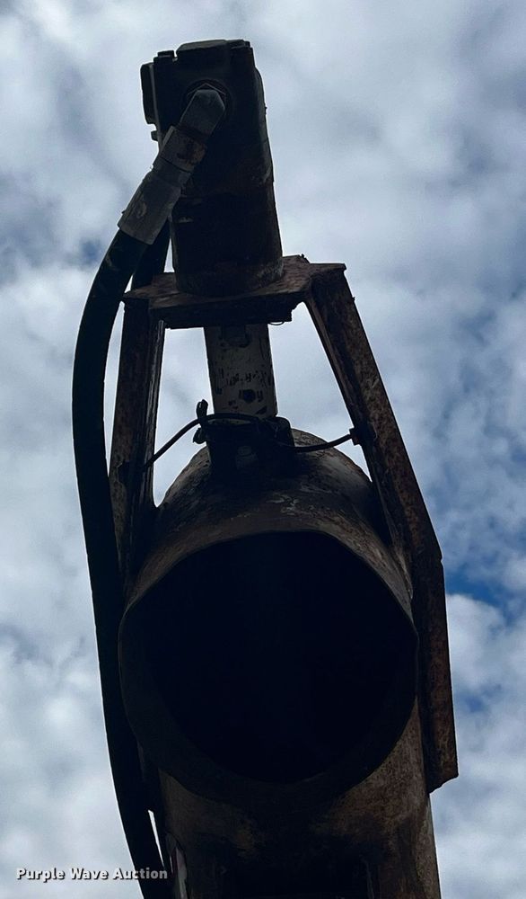 image for item DP2122 2004 Chevrolet C7500  fertilizer delivery truck