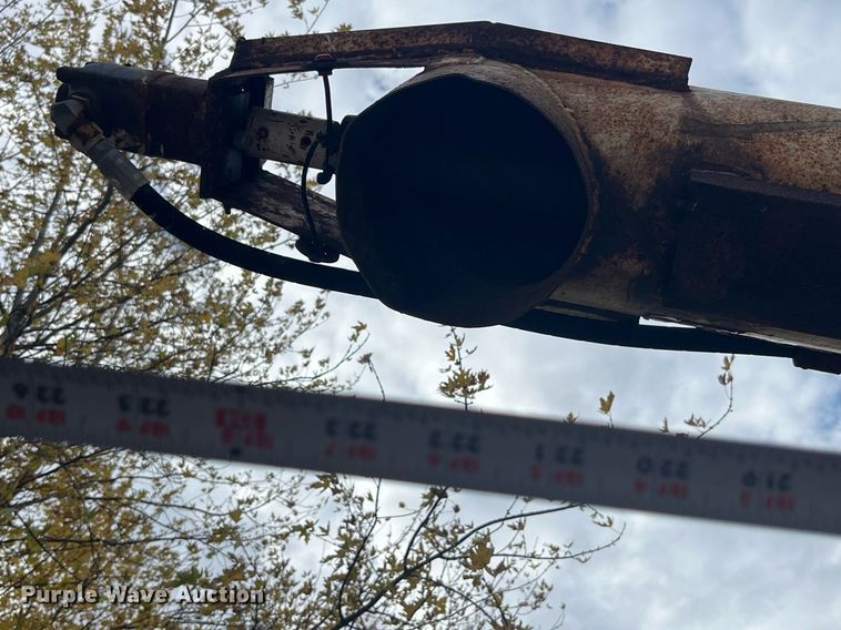 image for item DP2122 2004 Chevrolet C7500  fertilizer delivery truck