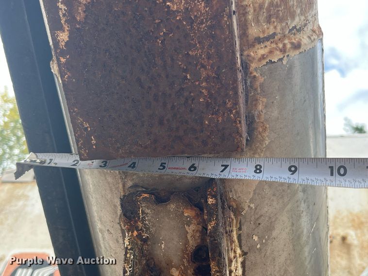 image for item DP2122 2004 Chevrolet C7500  fertilizer delivery truck