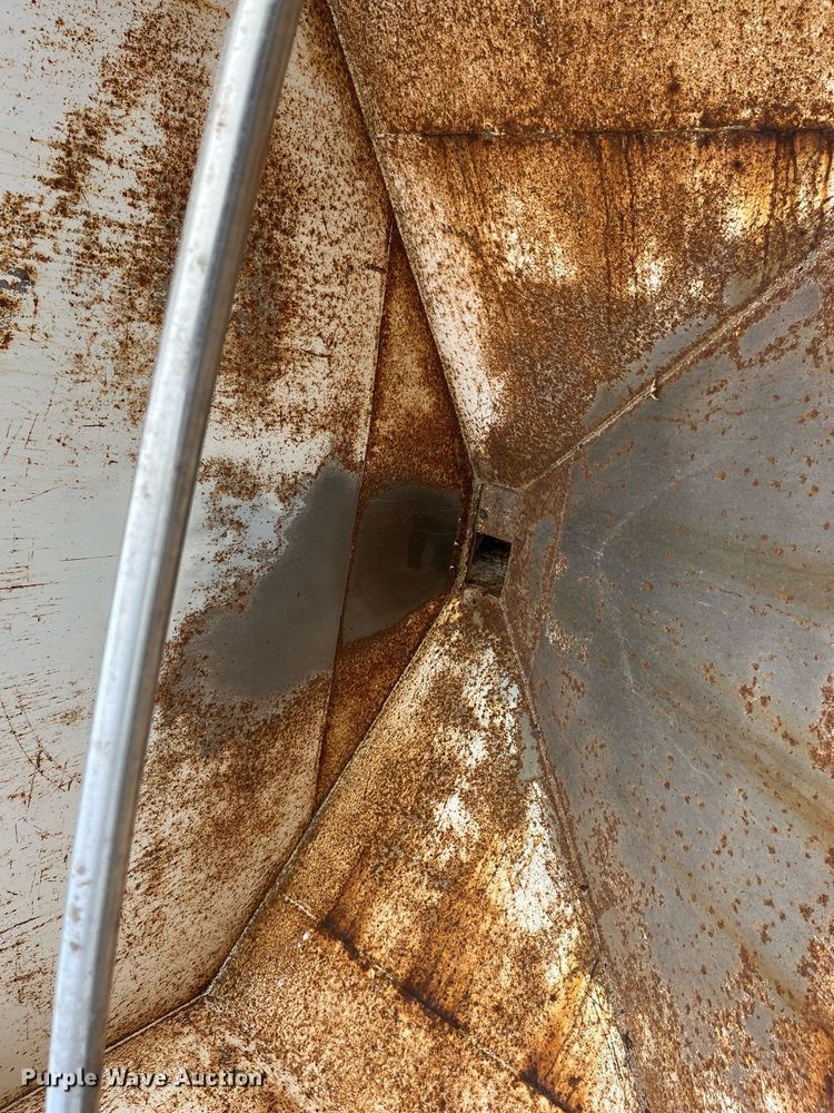 image for item DP2122 2004 Chevrolet C7500  fertilizer delivery truck