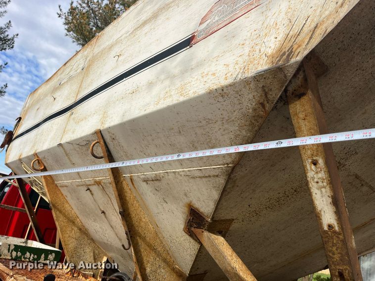 image for item DP2122 2004 Chevrolet C7500  fertilizer delivery truck