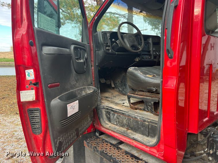 image for item DP2122 2004 Chevrolet C7500  fertilizer delivery truck