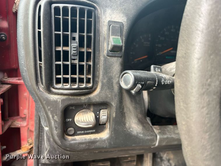 image for item DP2122 2004 Chevrolet C7500  fertilizer delivery truck