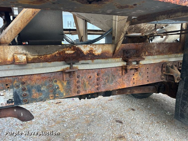 image for item DP2122 2004 Chevrolet C7500  fertilizer delivery truck