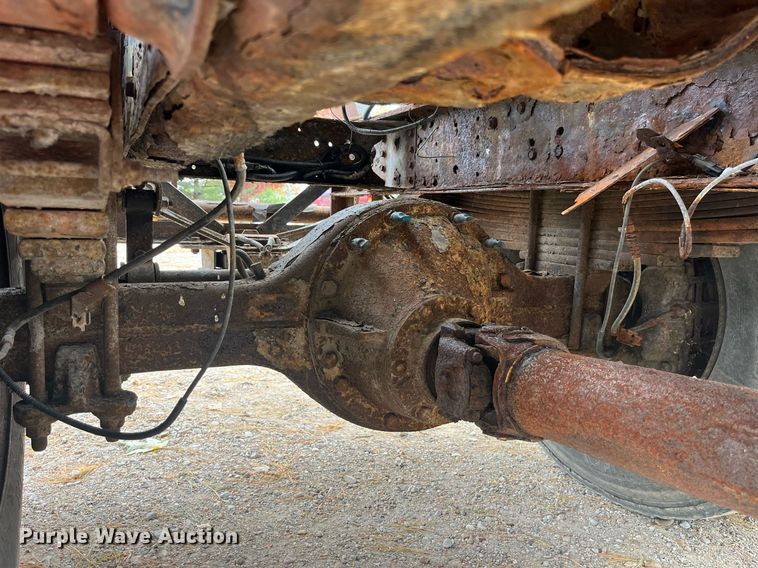 image for item DP2122 2004 Chevrolet C7500  fertilizer delivery truck