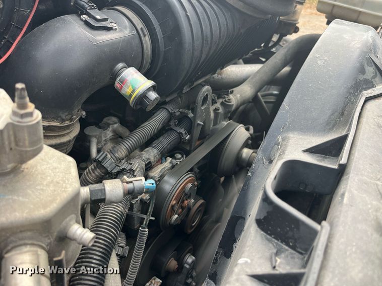 image for item DP2122 2004 Chevrolet C7500  fertilizer delivery truck