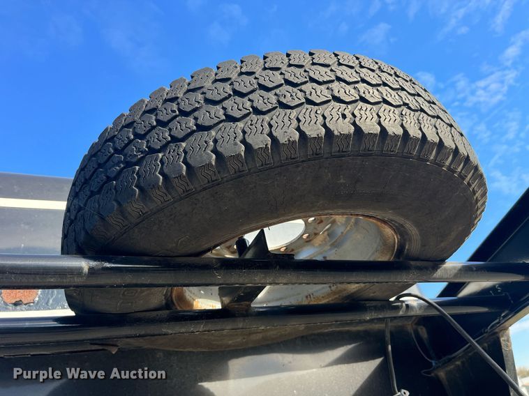 image for item DP2129 2014 Neckover GL28-3-7K  livestock trailer