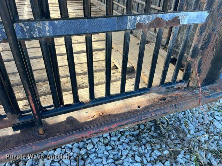 image for item DP2129 2014 Neckover GL28-3-7K  livestock trailer