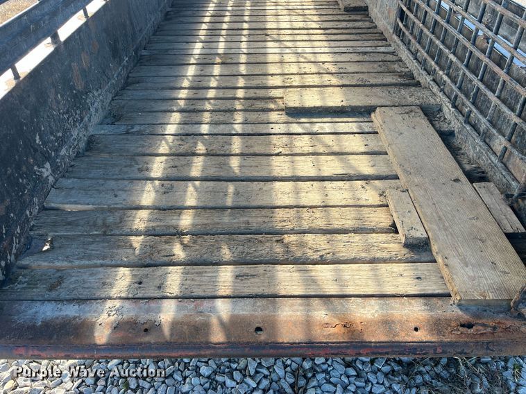 image for item DP2129 2014 Neckover GL28-3-7K  livestock trailer