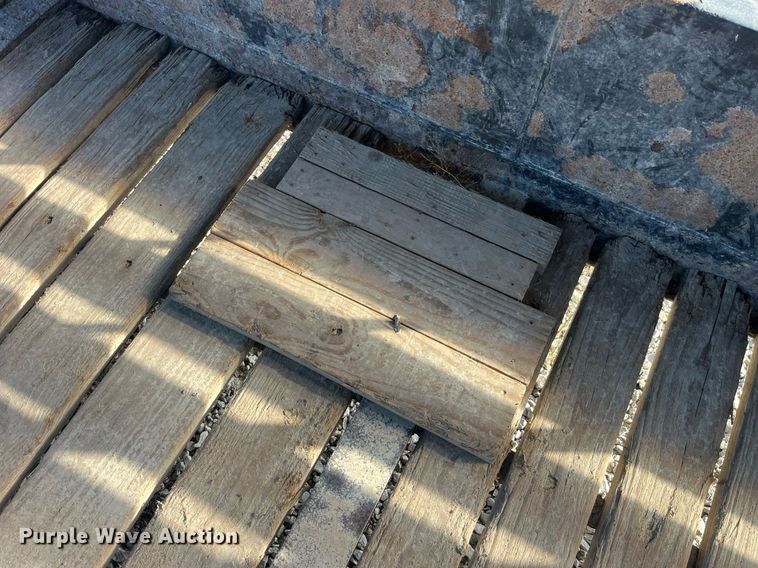 image for item DP2129 2014 Neckover GL28-3-7K  livestock trailer