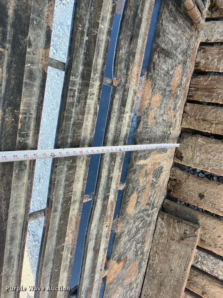 image for item DP2129 2014 Neckover GL28-3-7K  livestock trailer