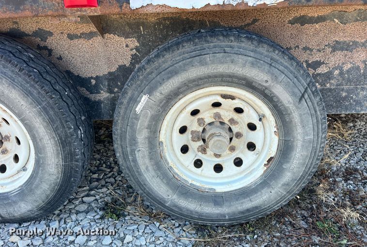 image for item DP2129 2014 Neckover GL28-3-7K  livestock trailer