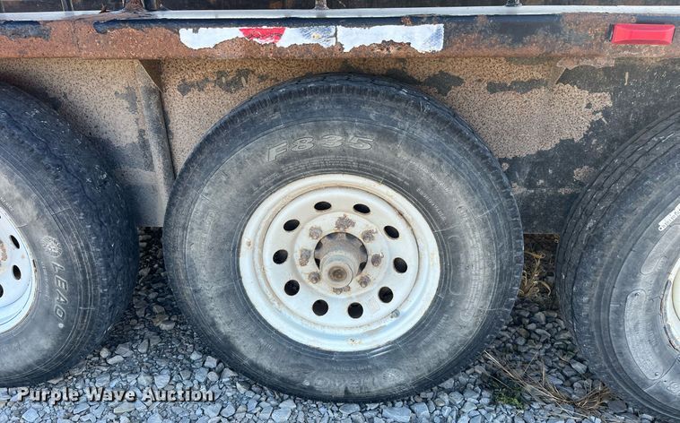 image for item DP2129 2014 Neckover GL28-3-7K  livestock trailer