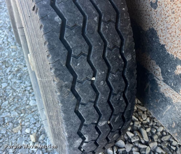 image for item DP2129 2014 Neckover GL28-3-7K  livestock trailer