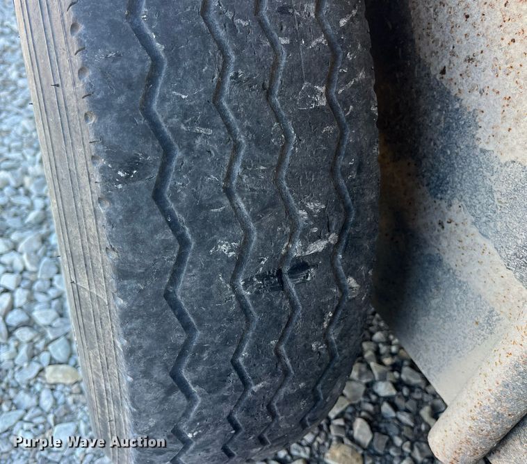 image for item DP2129 2014 Neckover GL28-3-7K  livestock trailer