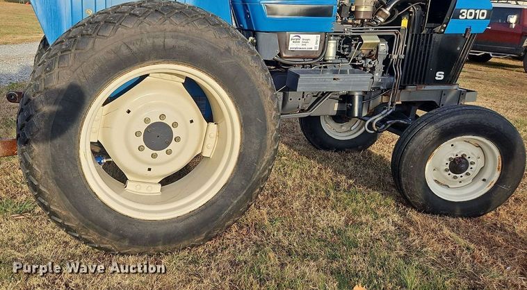 image for item DP6172 2000 New Holland 3010  tractor