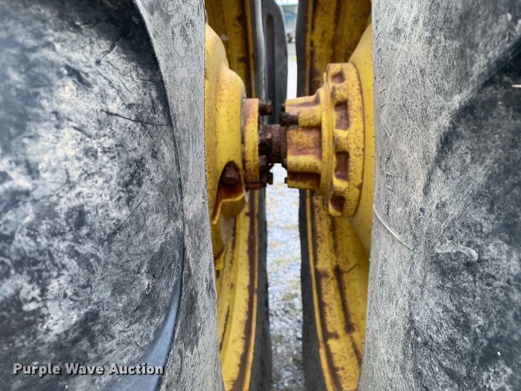 image for item DP8733 2013 John Deere 7215R MFWD tractor