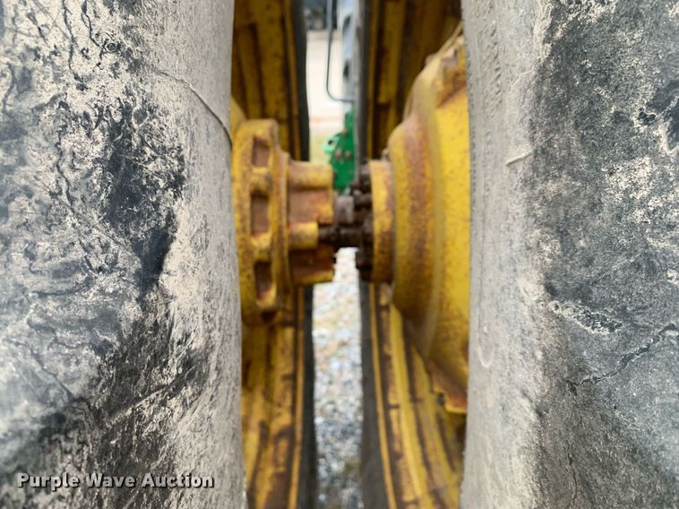 image for item DP8733 2013 John Deere 7215R MFWD tractor