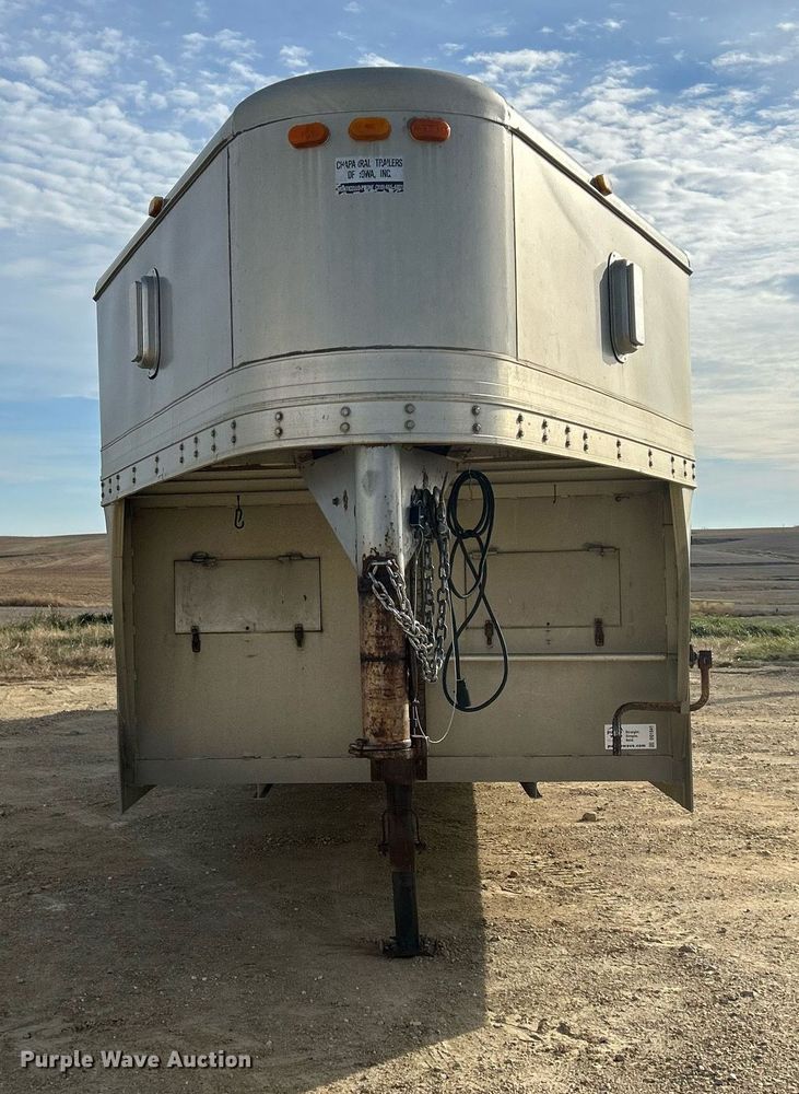 image for item DQ1041 2000 Chaparral  livestock trailer