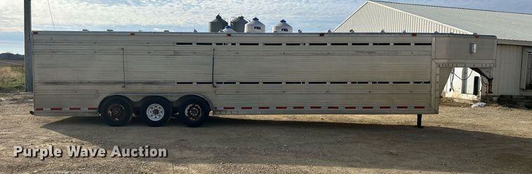 image for item DQ1041 2000 Chaparral  livestock trailer