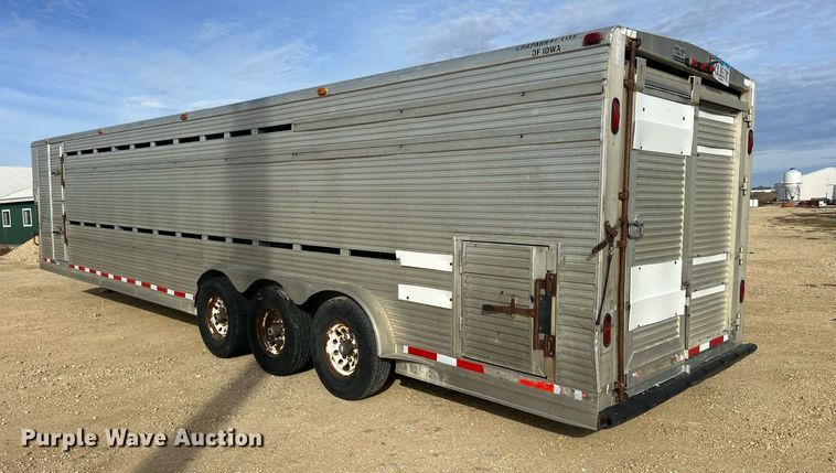 image for item DQ1041 2000 Chaparral  livestock trailer