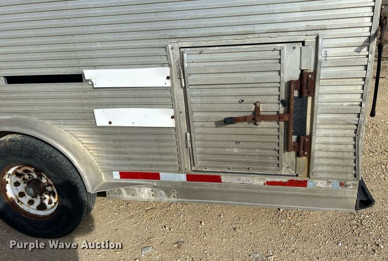 image for item DQ1041 2000 Chaparral  livestock trailer