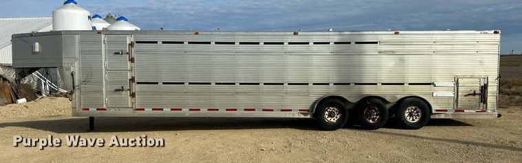 image for item DQ1041 2000 Chaparral  livestock trailer