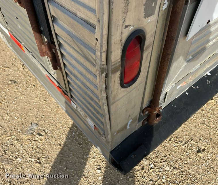 image for item DQ1041 2000 Chaparral  livestock trailer