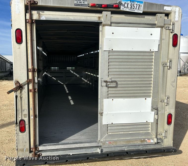 image for item DQ1041 2000 Chaparral  livestock trailer