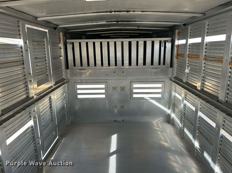 image for item DQ1041 2000 Chaparral  livestock trailer