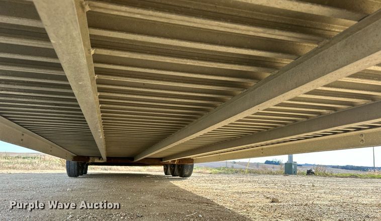 image for item DQ1041 2000 Chaparral  livestock trailer